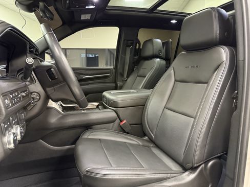 Used 2024 GMC Yukon Denali w/ Advanced Technology Package AWD/4WD image 13