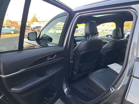 New 2025 Jeep Grand Cherokee Limited image 13