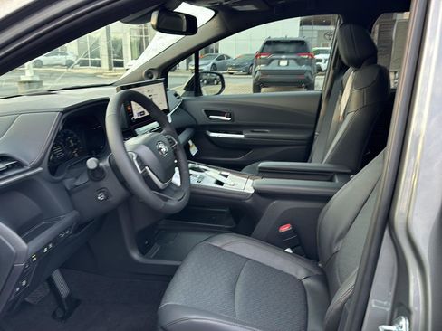 New 2026 Toyota Sienna Platinum image 8