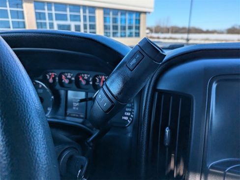 Used 2018 Chevrolet Silverado 1500 Custom image 12