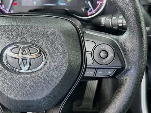 Used 2025 Toyota RAV4 XLE AWD/4WD image 20
