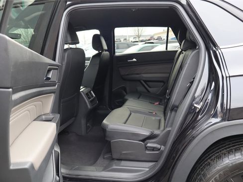 Certified 2023 Volkswagen Atlas Cross Sport SE w/ Black Wheel Package image 24