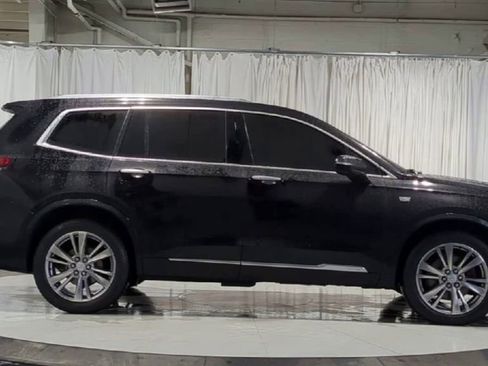 Used 2023 Cadillac XT6 Premium Luxury image 9