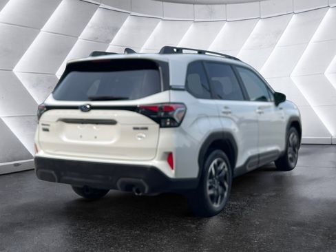 Used 2025 Subaru Forester Limited AWD/4WD image 6
