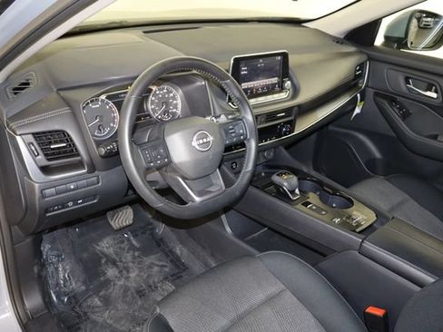 Used 2026 Nissan Rogue SV FWD image 25