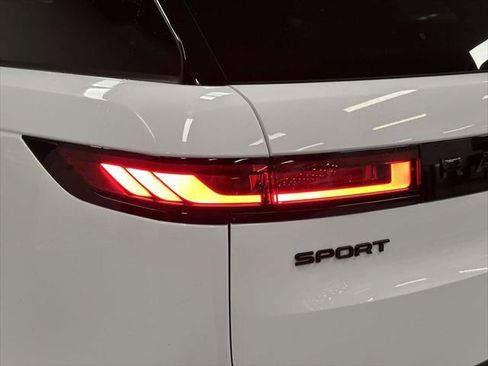 Used 2024 Land Rover Range Rover Sport SE AWD/4WD image 8
