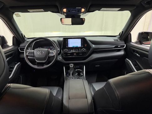 Used 2022 Toyota Highlander XSE AWD/4WD image 25