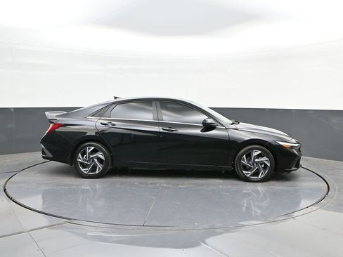 Used 2025 Hyundai Elantra SEL FWD image 24