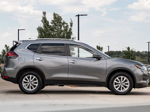 Used 2019 Nissan Rogue SV AWD/4WD image 3