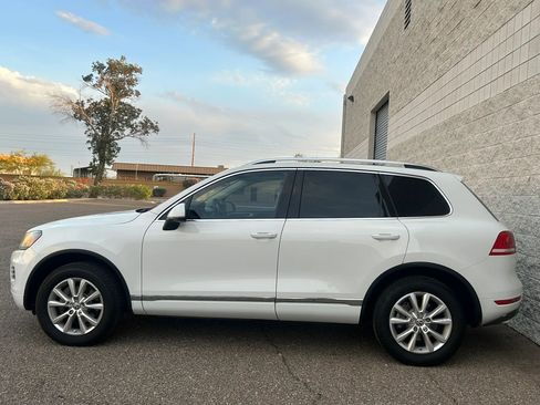 Used 2013 Volkswagen Touareg TDI AWD/4WD image 5