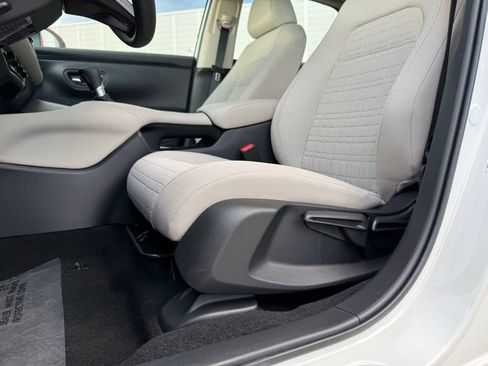Used 2025 Honda HR-V LX image 12