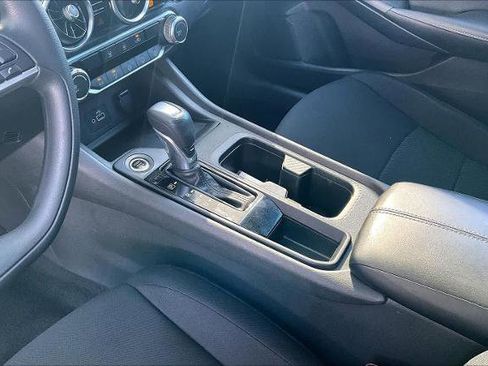 Certified 2021 Nissan Sentra S image 16