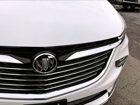 Used 2023 Buick Enclave Essence image 27