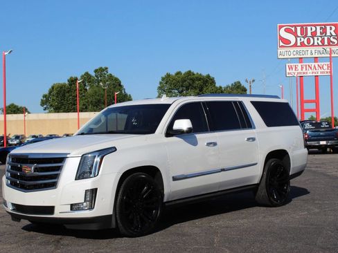 Used 2019 Cadillac Escalade ESV Premium Luxury image 7