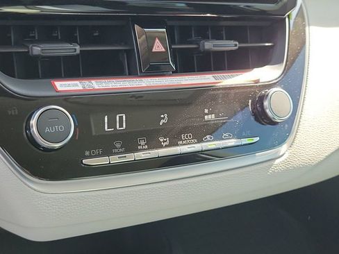 Used 2025 Toyota Corolla LE image 28