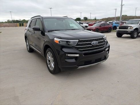 Used 2024 Ford Explorer XLT w/ Equipment Group 202A AWD/4WD image 1
