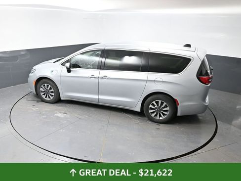 Used 2023 Chrysler Pacifica Touring-L FWD image 20