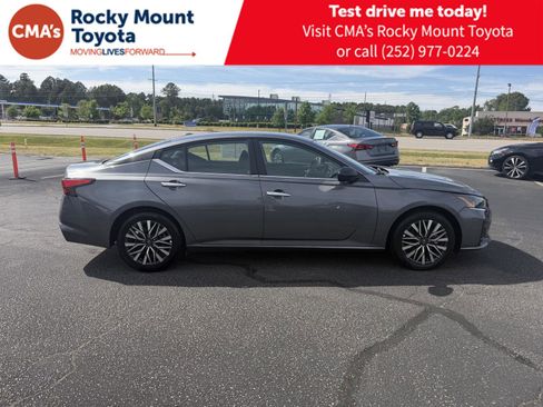 Used 2025 Nissan Altima 2.5 SV FWD image 8