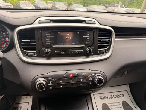 Used 2017 Kia Sorento FWD image 30
