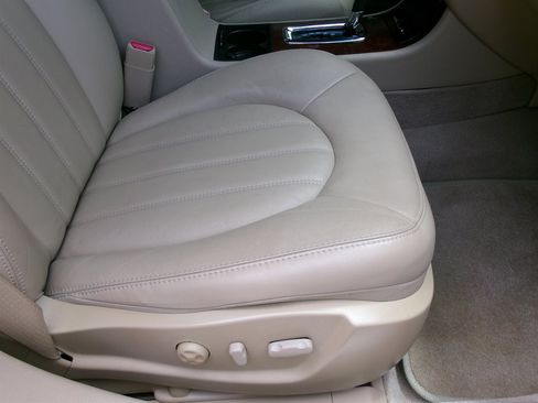 Used 2007 Buick Lucerne CXL w/ Luxury Package FWD image 17