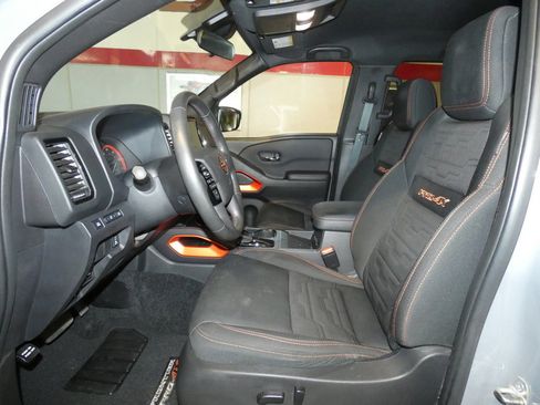 Used 2023 Nissan Frontier PRO-4X w/ Pro Convenience Package image 11