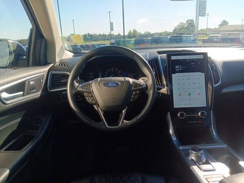 Used 2024 Ford Edge Titanium image 16