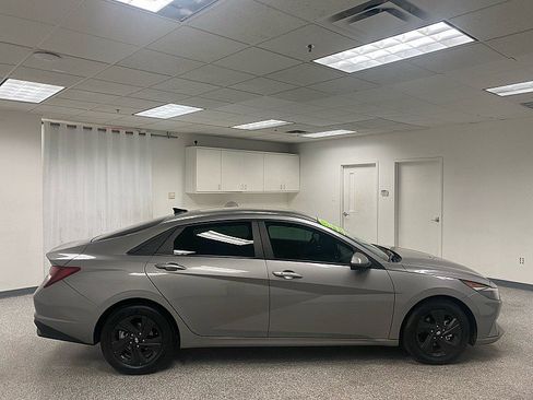 Used 2021 Hyundai Elantra SEL image 24