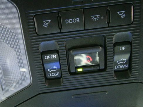 Used 2024 Toyota RAV4 SE w/ Weather & Moonroof Package AWD/4WD image 19
