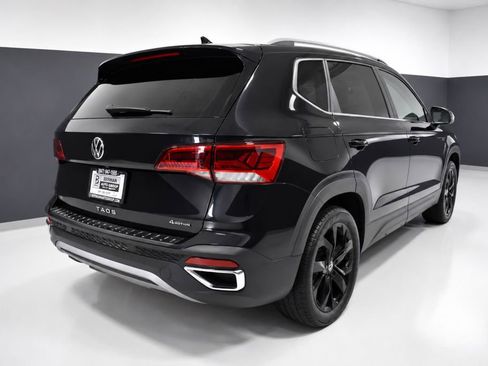 Used 2022 Volkswagen Taos SE w/ Panoramic Sunroof Package AWD/4WD image 8