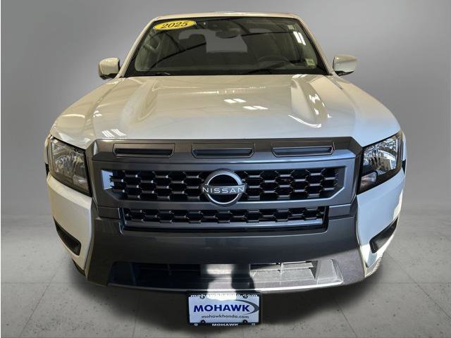 Used 2025 Nissan Frontier SV AWD/4WD image 9
