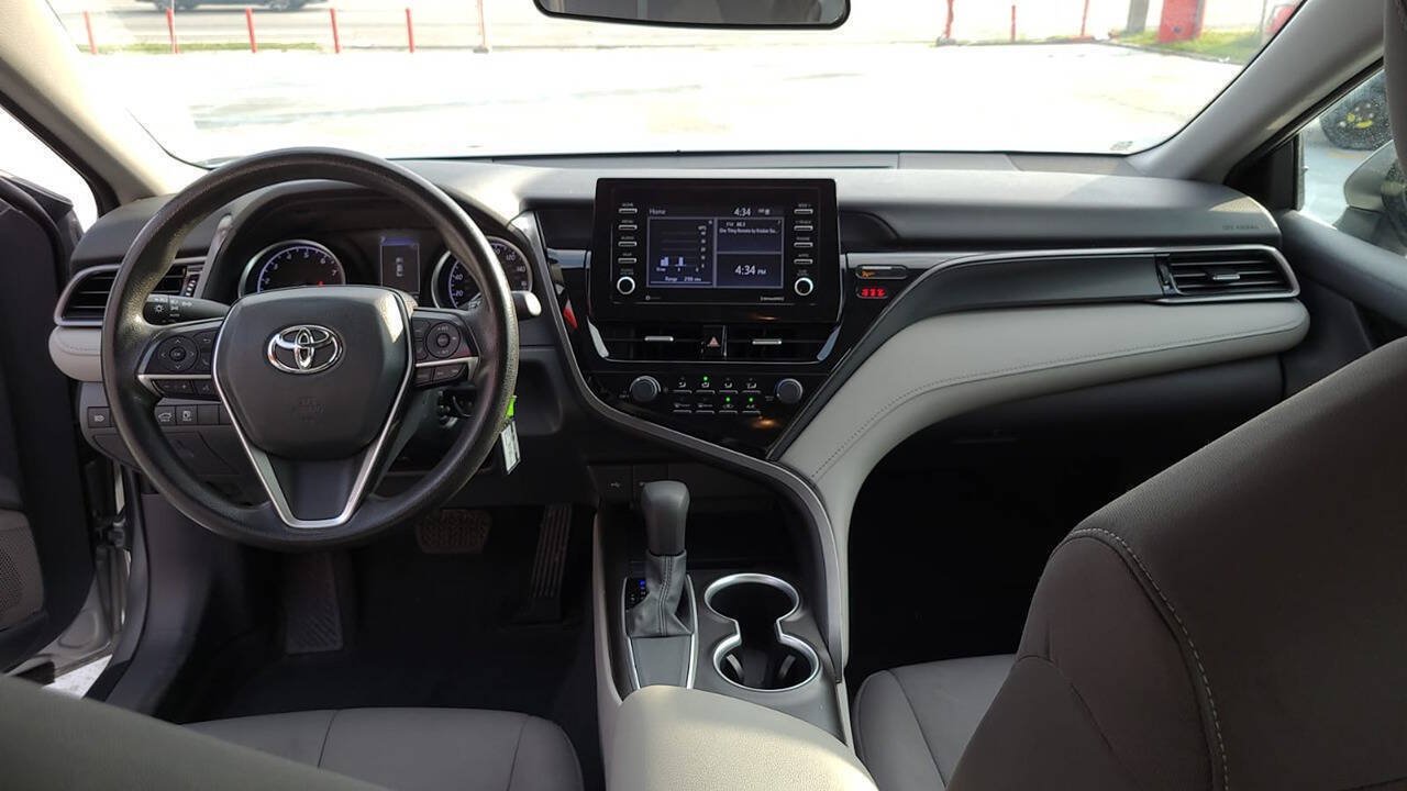 Used 2021 Toyota Camry LE FWD image 5