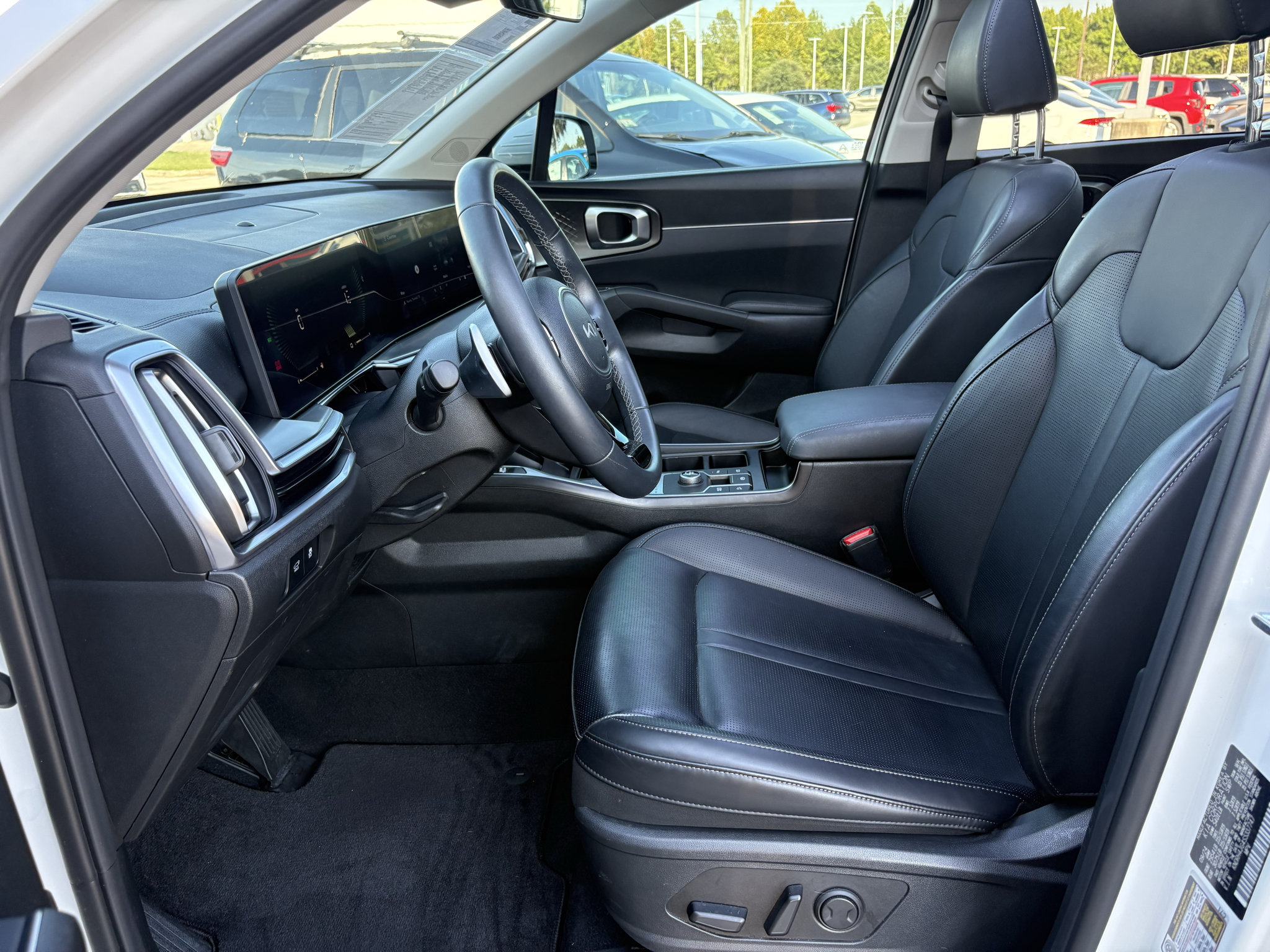 Used 2025 Kia Sorento EX w/ EX Panoramic Sunroof Package FWD image 10