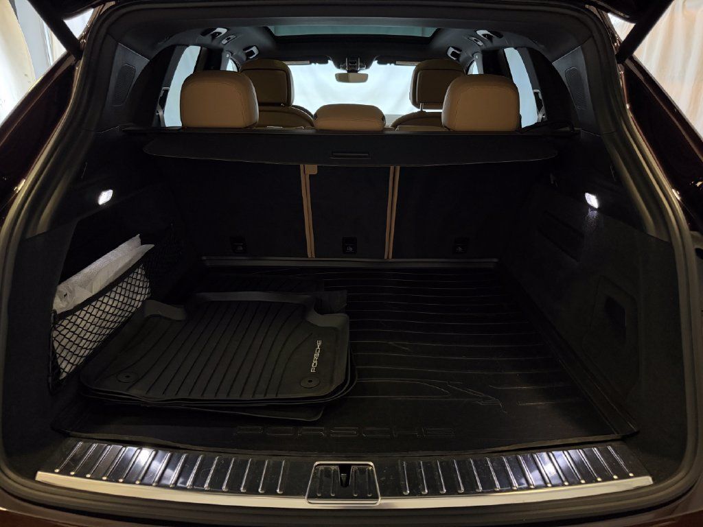 Certified 2023 Porsche Cayenne Platinum Edition AWD/4WD image 29