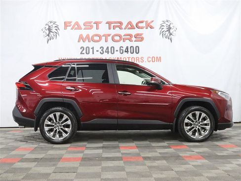 Used 2019 Toyota RAV4 Limited AWD/4WD image 4