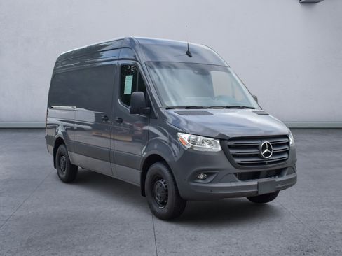Used 2024 Mercedes-Benz Sprinter 2500 image 8
