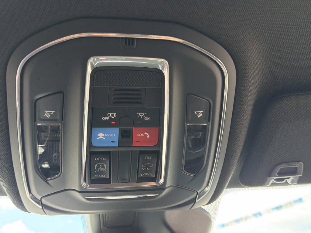Used 2025 Jeep Grand Cherokee Laredo X AWD/4WD image 37