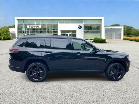 Used 2023 Jeep Grand Cherokee L Laredo AWD/4WD image 6