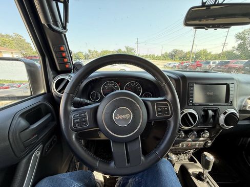Used 2014 Jeep Wrangler Sahara w/ Connectivity Group AWD/4WD image 13