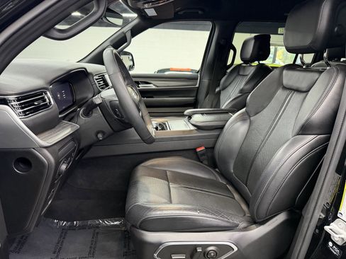 Used 2024 Jeep Wagoneer Series III image 20