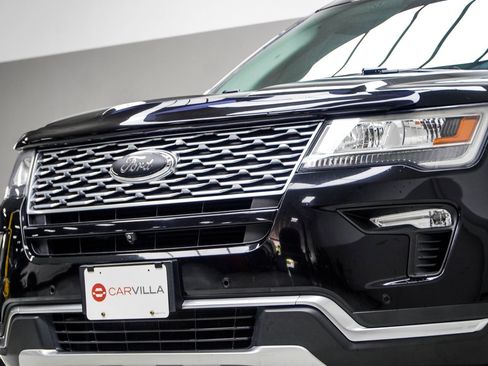 Used 2018 Ford Explorer Platinum AWD/4WD image 2