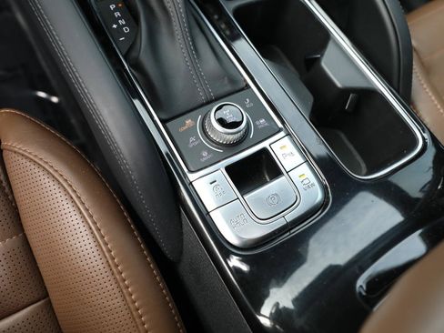 Used 2020 Kia Telluride SX w/ SX Prestige Package image 24