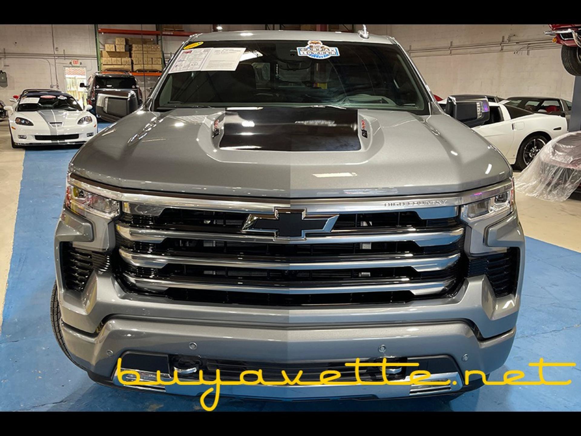 Used 2025 Chevrolet Silverado 1500 High Country w/ Technology Package AWD/4WD image 4