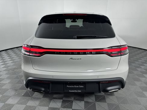 Certified 2025 Porsche Macan image 6