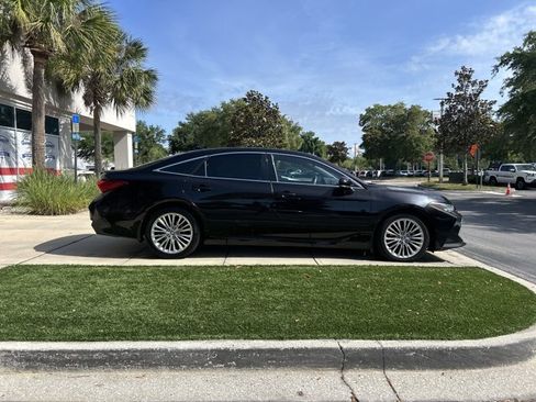 Used 2019 Toyota Avalon Limited FWD image 2