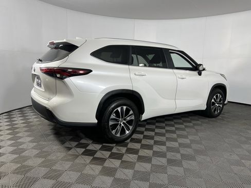 Used 2025 Toyota Highlander XLE image 5