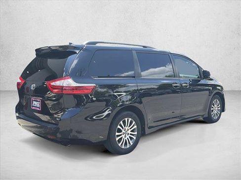 Used 2018 Toyota Sienna XLE FWD image 5