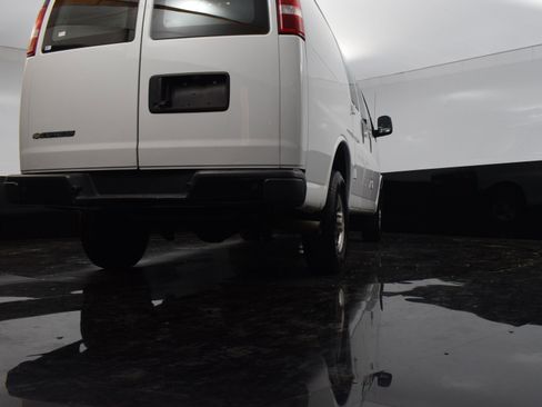 Used 2022 Chevrolet Express 2500 w/ Driver Convenience Package image 19