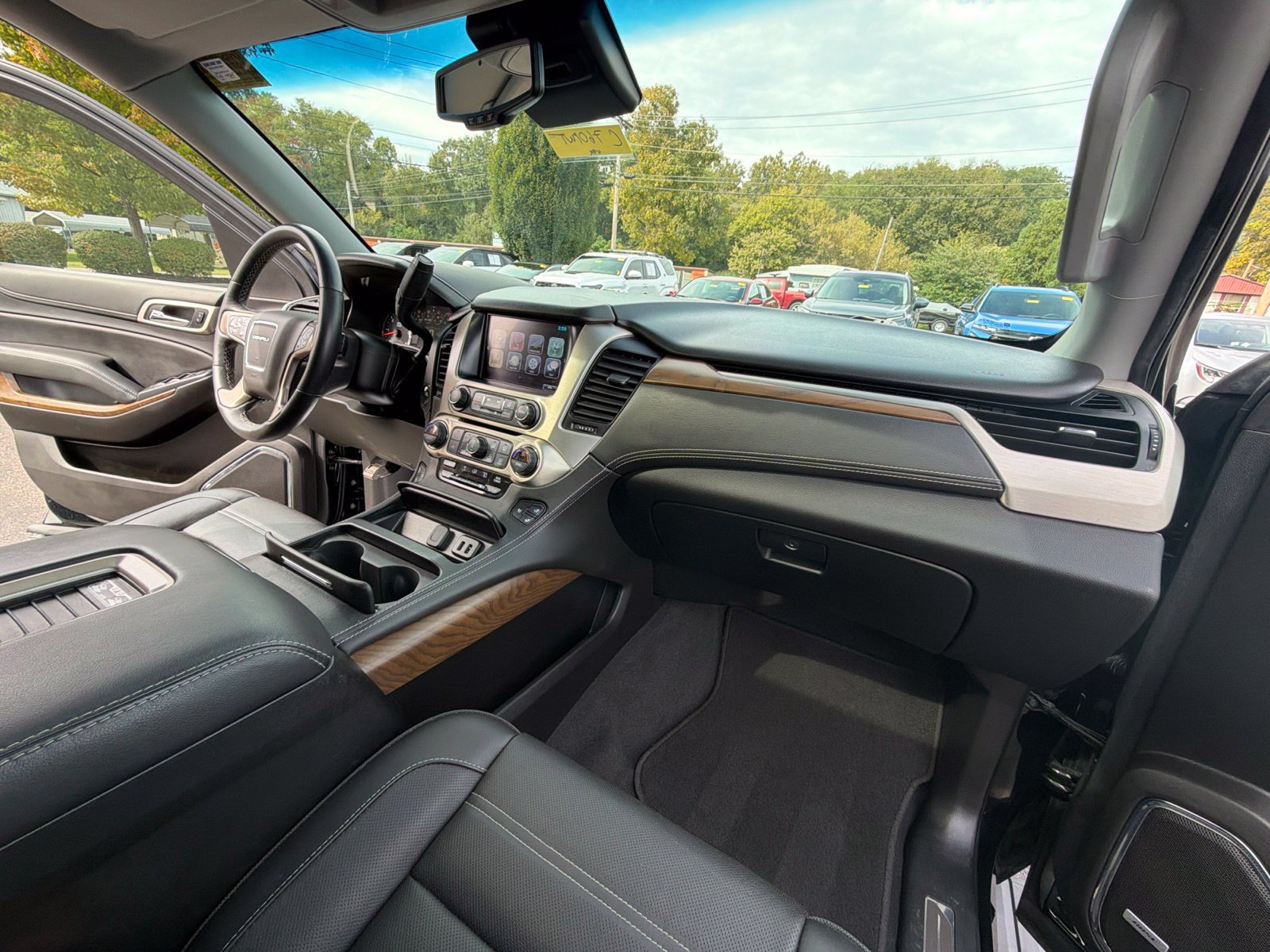Used 2019 GMC Yukon Denali w/ Denali Ultimate Package AWD/4WD image 33
