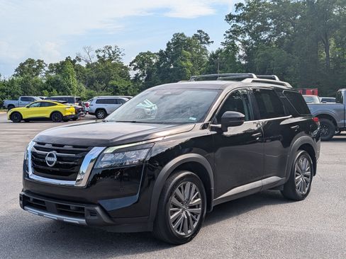 Used 2025 Nissan Pathfinder SL w/ SL Premium Package FWD image 5