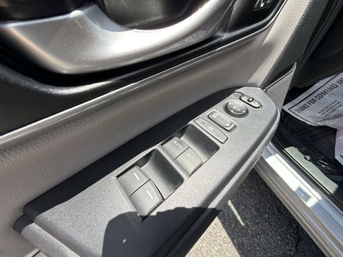 Used 2018 Honda CR-V Touring image 19